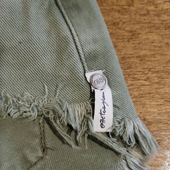One Teaspoon Women's Olive Green Distressed Khaki Rollers Shorts 32 - Picture 4 of 8
